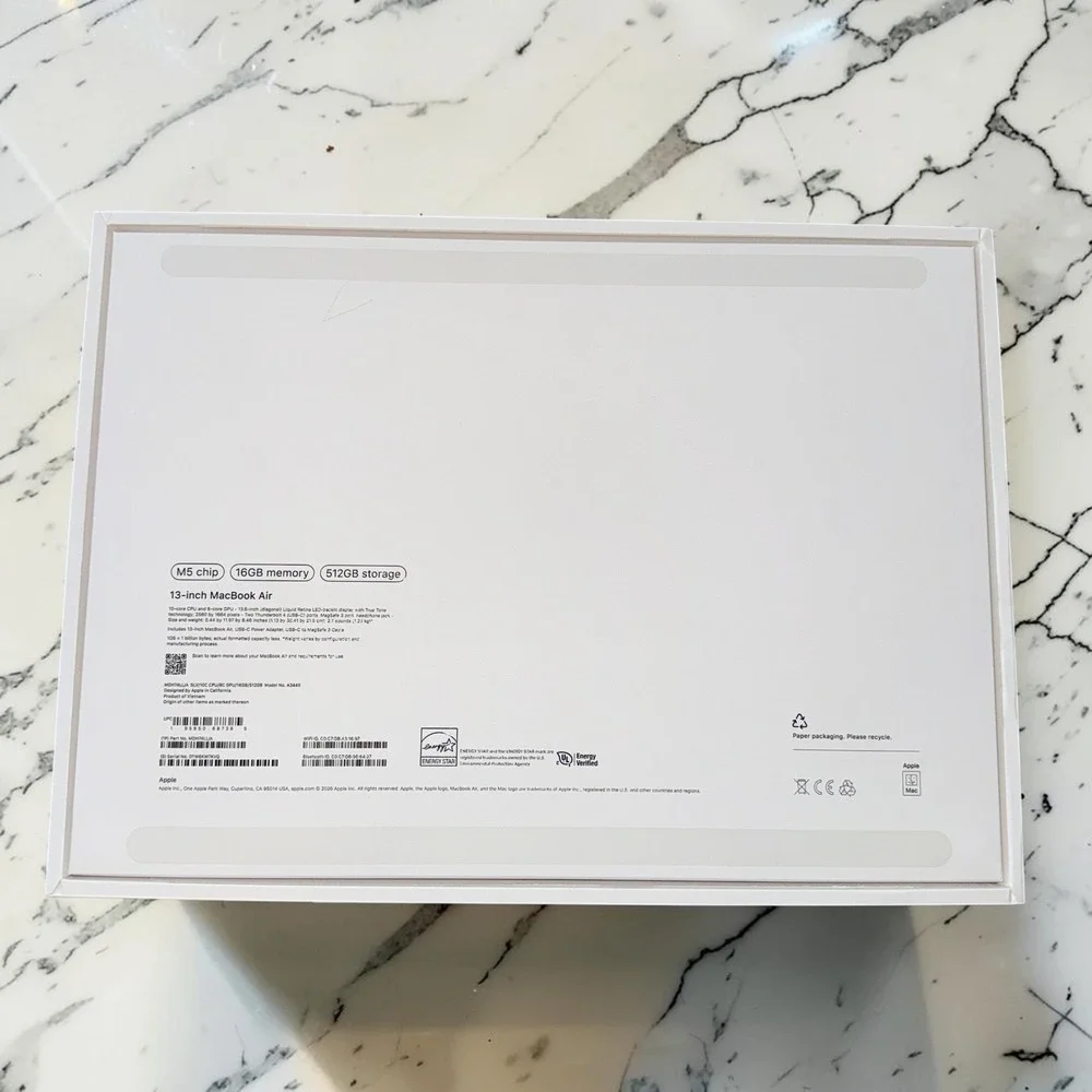 New EMPTY BOX ONLY Silver 13-inch M5‎ 16GB 512GB MacBook Air Apple